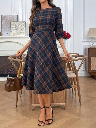 EMERY ROSE Robe midi décontractée à manches courtes minimaliste à carreaux pour femmes