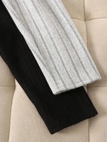 SHEIN 2 件套青少年女孩休闲家居服百搭多功能毛绒罗纹珊瑚绒柔软舒适针织心形刺绣腰部拼布紧身裤套装，黑色和灰色 - 彩色 - 查看 5