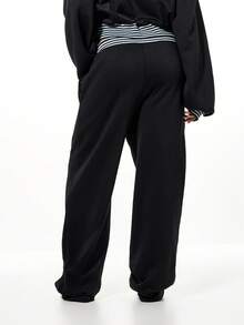 SUMWON WOMEN Oversized schwarze Jogginghose mit kontrastierendem weißen Streifendetail, Gummibund, lässigJogginghosets - Schwarz - Übersicht 2