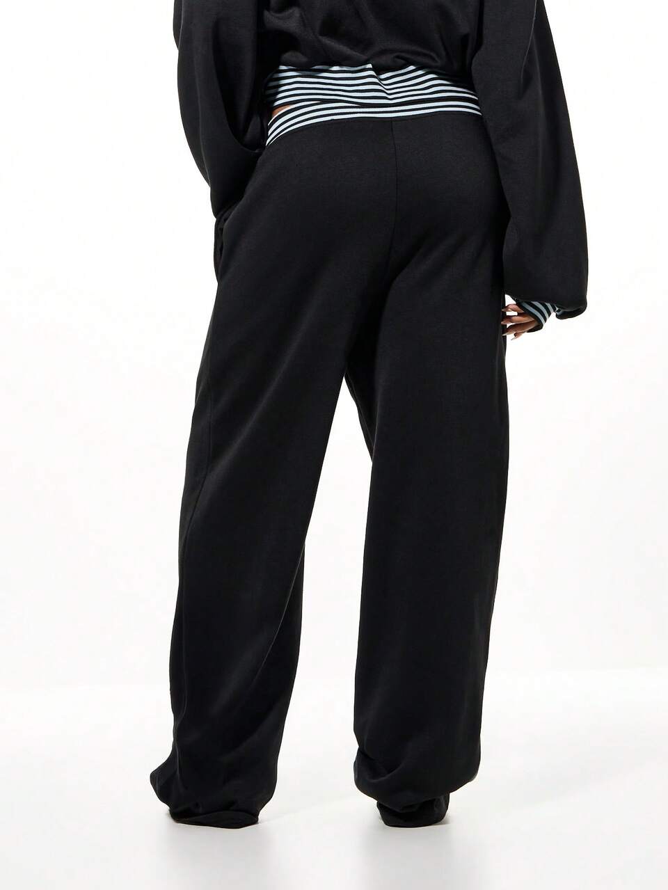 SUMWON WOMEN Oversized Joggers With Contrast Stripe Detail