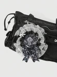 ROMWE Bộ 2 trâm cài áo nam châm phong cách Punk Gothic Y2K đen trắng viền ren, đầu lâu bạc và hoa hồng, thánh giá, cánh quỷ, nơ trang trí, kèm thánh giá hình mạng nhện có thể thay thế, chân gấu chấm bi, ghim cài móng mèo - Thích hợp cho cosplay, anime, trang phục hàng ngày, quà tặng ngày lễ - màu đen - Xem 5