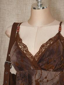 SHEIN ICON 女士加大码性感度假复古波西米亚风植物系列田园风棕色网纱花朵植绒拼接蕾丝V领串珠不对称下摆吊带背心 - 彩色 - 查看 9