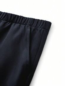 TaskEZ Conjunto de uniformes médicos: Parte superior de cuello en V de manga corta y pantalones para trabajadores de la salud - Gris Oscuro - Ver 7
