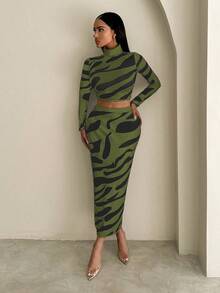 Zolique 2 件套女式短款针织高领上衣和动物印花裙套装，时尚又有型 - 軍綠色 - 查看 4