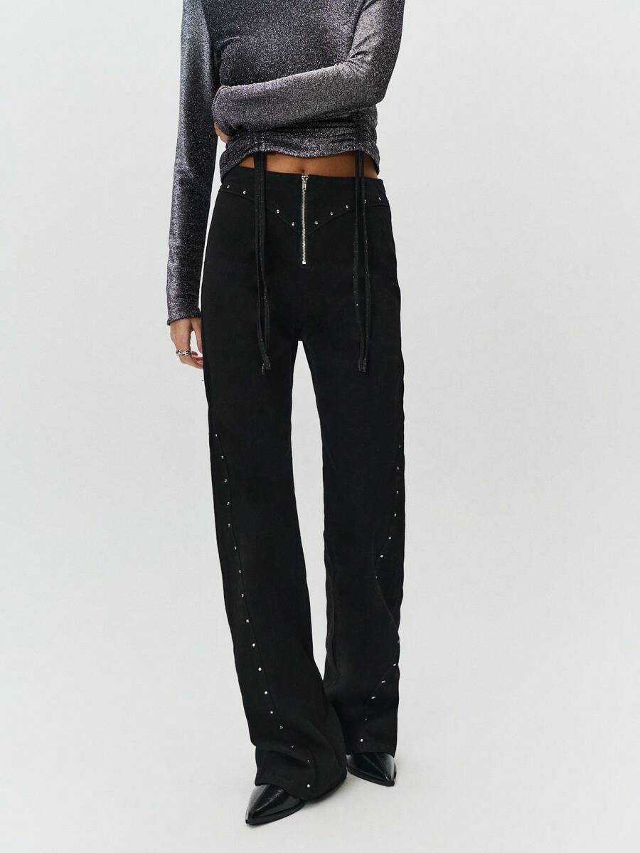 Nöista 高腰喇叭裤，前片和侧缝处饰有金属铆钉。采用简洁的腰带和外露拉链设计，结构感十足，外观大胆流畅，带有复古气息。 - 黑色 - 查看 1