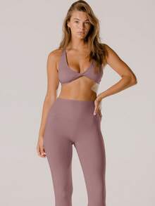Aralina Leisurewear 淡粉色支撑深 V 活力扭纹短款上衣（带包袋） - 淺灰紫 - 查看 8