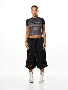 SUMWON WOMEN Camiseta de bebé con estampado de leopardo y mangas raglán, con top corto de manga corta con logotipo de texto - Multicolor - Ver 5