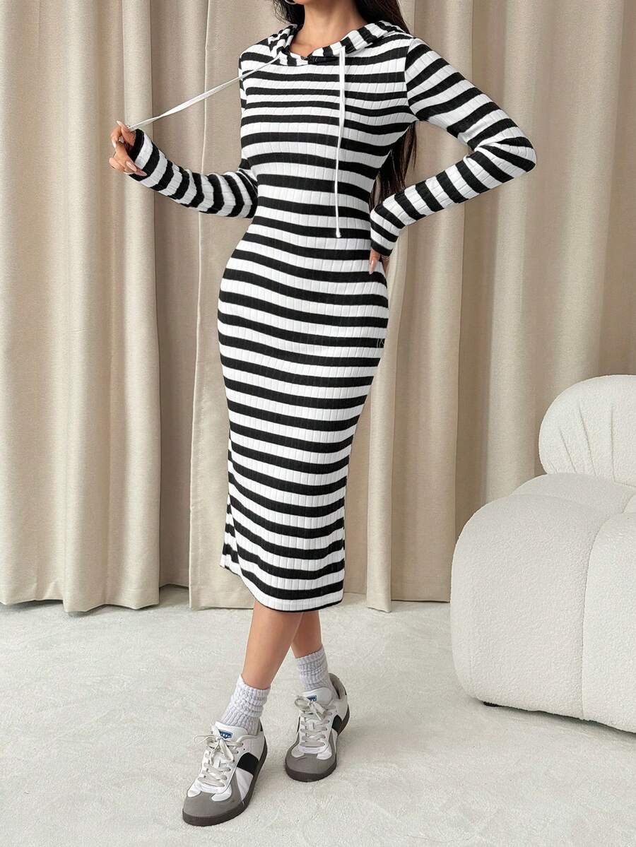 SHEIN PETITE 女式黑白罗纹紧身连帽连衣裙 - 黑與白 - 查看 1