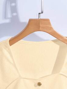 GlowEve 女式纯色鸡心领插肩袖前扣罗纹针织休闲商务 T 恤 - 杏色 - 查看 3