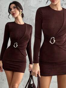 Firerie 女士优雅简约时尚通勤休闲时尚圆领金属装饰褶皱长袖紧身迷你连衣裙，秋冬