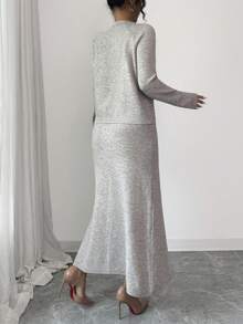 SHEIN Elenzya طقم قطعتين فاخر مكون من كارديجان أكمام طويلة بأزرار من الدانتيل الرقيق مستوحى من موسم الخريف/الشتاء مع تنورة أنبوبية متوسطة الطول - لون مشمشي - مشاهدة 2