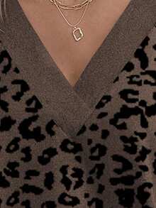 New Arrival Women's Fashion Leopard Print V-Neck Long Sleeve T-Shirt