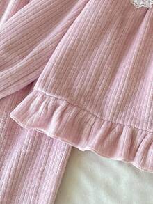 SHEIN Vintaside Kids 青少年女孩休闲蕾丝花边拼接领长袖上衣和裤子两件套睡衣套装 - 藕粉色 - 查看 5