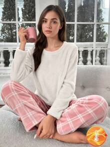 2 件圣诞快乐少女睡衣套装，毛茸茸的浅粉色长袖上衣和粉色格子裤，鲜艳印花弹性柔软面料，可机洗舒适配套服装（单独出售） - 彩色 - 查看 3