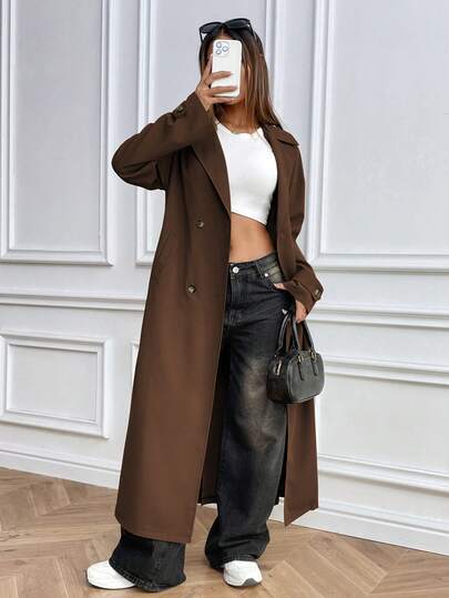 Ritzy Row Lång dubbelknäppt trenchcoat i enfärgad stil för kvinnor