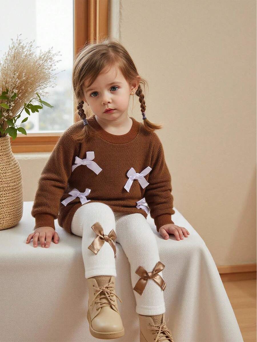 SHEIN Vintaside Kids 2 件套女婴休闲百搭舒适可爱针织面料蝴蝶结装饰圆领宽松套头衫和修身裤子套装,适合家居和户外,高性价比,秋冬 - 彩色 - 查看 1