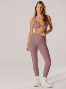 Aralina Leisurewear 淡粉色支撑深 V 活力扭纹短款上衣（带包袋） - 淺灰紫 - 查看 10