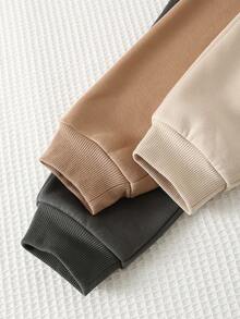 Cozy Pixies 6件套男童装饰徽章圆领长袖卫衣和松紧腰裤 - 卡其色 - 查看 4