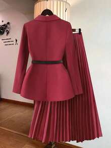 GlowEve 女士纯色披肩领长袖外套和百褶中长裙优雅套装 - 酒紅色 - 查看 2
