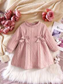 SHEIN Vestido casual suelto con cuello redondo, manga larga y decoración de lazo para niña bebé
