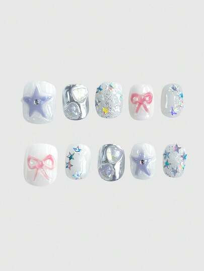 Kawaii 10 Stück Y2Kins süßer Stil glänzend silberfarbener & nude doppelter Karomuster Jumpsuit mit Stern- & Schleifen-Dekor kurze quadratische handbemalte Nägel + 3 Stück doppelseitiger Kleber