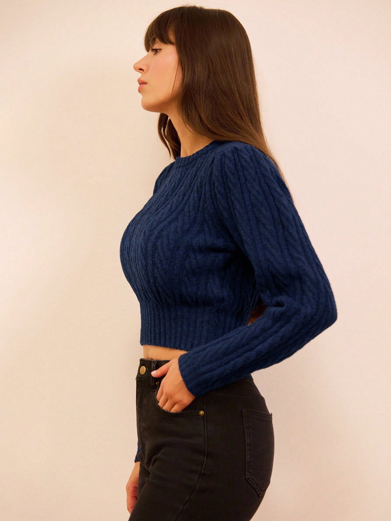 フラッフィーケーブルジャンパー 飾りボタン 秋 オフィストップ ビジネスカジュアルトップス