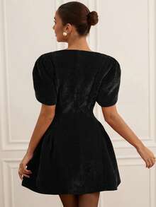 Revavyn Váy công chúa mini tay ngắn cổ tròn viền tua rua 3D cho nữ - màu đen - Xem 2