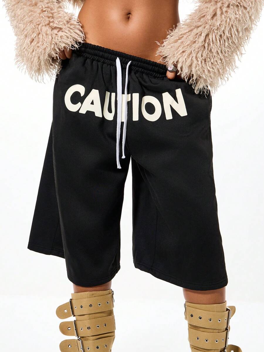 SUMWON WOMEN Quần short denim rộng thùng thình với họa tiết tương phản cho lễ hội đường phố mùa hè - màu đen - Xem 1