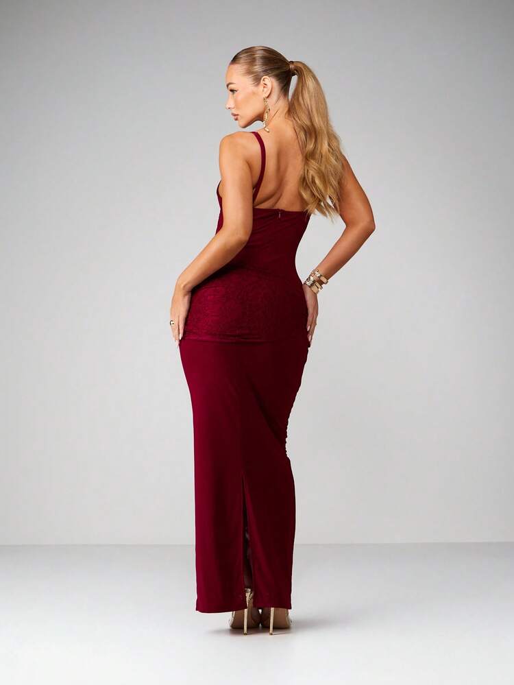 MISSGUIDED Abito lungo con scollo a V profondo, con sovrapposizione di pizzo e sottili spalline, adatto per occasioni serali e formali come il Natale