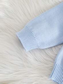 SHEIN Vintaside Kids 这款少女休闲可爱的蓝色连衣裙,饰有兔子图案和蝴蝶结装饰,包含一件针织开衫和一条针织阔腿裤。柔软舒适,适合日常生活、旅行、度假、居家、幼儿园、开学、聚会等各种场合,是秋冬季节的百搭单品,长袖长裤款式,也适合春冬季节穿着,是节日女孩的理想选择。 - 淺藍色 - 查看 11