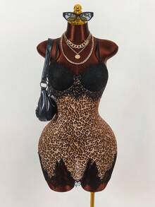 Amplova Vintage Leopard Muster Kleid mit tiefem Ausschnitt, Spaillentaille und figurbetonter Passform in Große Größen