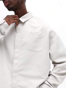 Bộ đồ nam SUMWON dáng ngắn gồm áo sơ mi dài tay có cổ và quần ống rộng xếp ly, thích hợp cho mùa xuân hè. - Xám - Xem 5