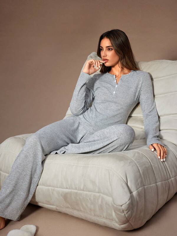 Lazeform Conjunto de pijama informal de ajuste ceñido con top con botones y pantalones decorados en tela suave de color gris claro, ropa de invierno