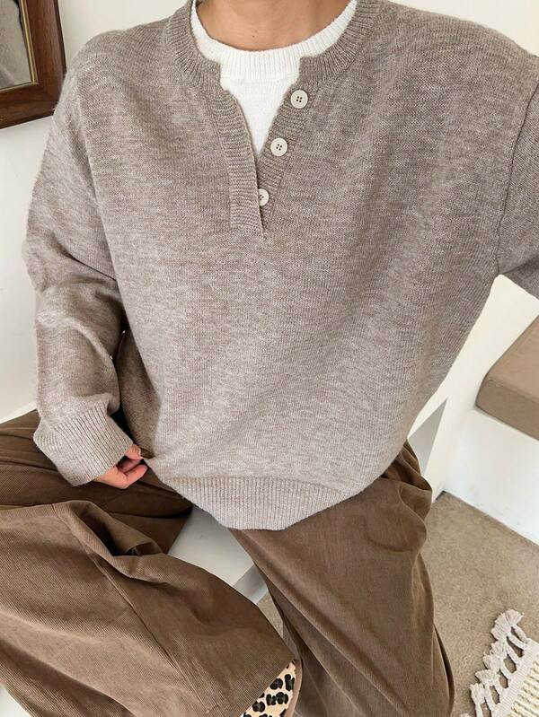 Dazy Plus 大码女式休闲撞色拼布纽扣装饰宽松套头衫，秋冬