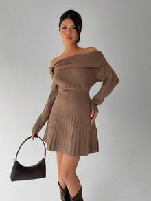 Aloruh 少女咖色一字肩金属拼接腰部百褶A字迷你连衣裙，秋冬 - 咖啡棕 - 查看 6
