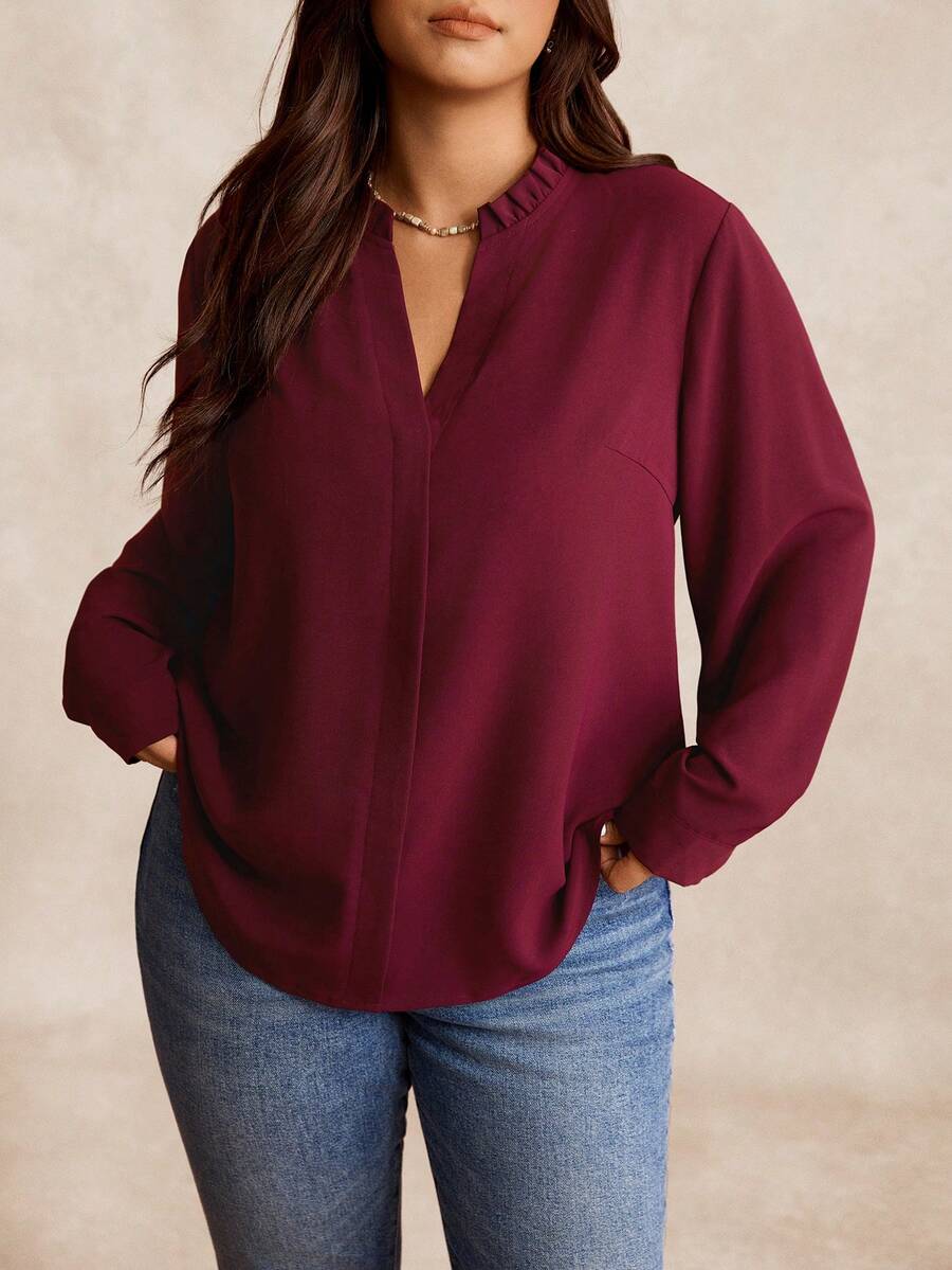 EMERY ROSE 大码女式 V 领荷叶边假门襟长袖休闲衬衫，适合工作、外出、聚会和约会 - 酒紅色 - 查看 1