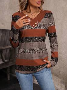 EMERY ROSE Áo thun nữ cổ chữ V xếp ly họa tiết khối màu - Nhiều màu - Xem 4