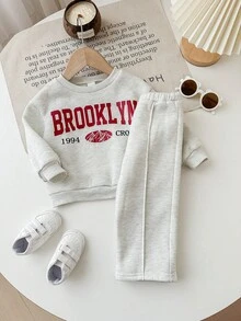Babygirl 可爱休闲灰色字母印花卫衣和裤子套装，秋冬