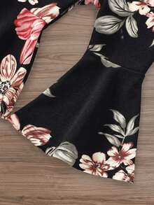 SHEIN Baby Girl Bell Sleeve Long Sleeve Top With Flared Floral Pants 2 Pieces Set Black Baby Girls Sets Baby Bell Bottom Outfit Flower Two Piece Set Toddler Girls Outfit Sets 12 Baby Clothes Girl Flounce Sleeve Toddler Girl Clothes Blackcozy Fall & Winter Styles