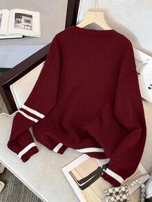 SHEIN Felpa casual da ragazza adolescente con contrasto rosso e bianco, stile retrò americano college, collo tondo, slogan e motivo floreale digitale, semplice e alla moda per uso quotidiano, adatta per il ritorno a scuola