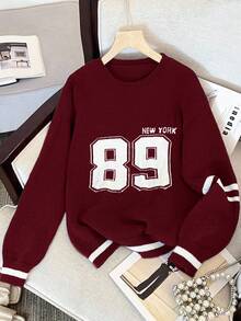 SHEIN Felpa casual da ragazza adolescente con contrasto rosso e bianco, stile retrò americano college, collo tondo, slogan e motivo floreale digitale, semplice e alla moda per uso quotidiano, adatta per il ritorno a scuola