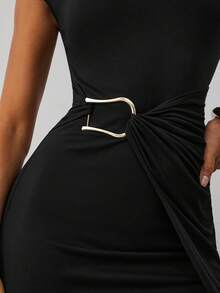 Hauture Abito midi casual e dimesso con scollo a barca, plissettato, senza maniche, con ornamento dorato - nero - Visualizzare 2