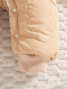 SHEIN Vintaside Kids 1 bộ áo liền quần mùa đông mới 2025 cho bé gái, họa tiết mây, lót giữ nhiệt, có mũ trùm đầu, mở phía trước, dễ thương, thời trang, dày dặn, ấm áp cho bé gái. - Màu Khaki - Xem 6