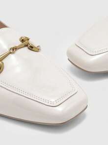 CUCCOO BIZCHIC Pantofi plati clasici negri din piele lăcuită cu bareta în T pentru femei