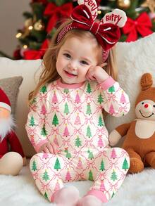 SHEIN Happikins 奶油白圣诞系列，可爱甜美的手绘蝴蝶结，闪亮的粉绿色圣诞树图案印花，女婴休闲舒适长袖上衣和打底裤家居服套装，适合秋冬季节，贴身舒适，充满圣诞氛围，是圣诞礼物的理想之选，穿着轻松舒适，是女婴秋冬季叠穿的理想选择，时尚女婴，休闲装，女婴圣诞图案睡衣，秋冬睡衣，新款，冬季时尚，圣诞睡衣 - 彩色 - 查看 4