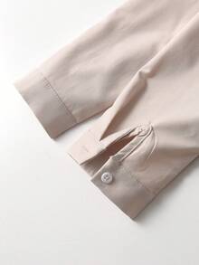 SHEIN Koszula chłopięca z długim rękawem, w jednolitym kolorze, z delikatnym małym logo, pasująca do spodni codziennych, odpowiednia do noszenia na co dzień, w podróży, na spotkaniach towarzyskich, na święta i do szkoły, uniwersalna koszula na wiosnę i jesień. - Kolor khaki - Zobacz 5