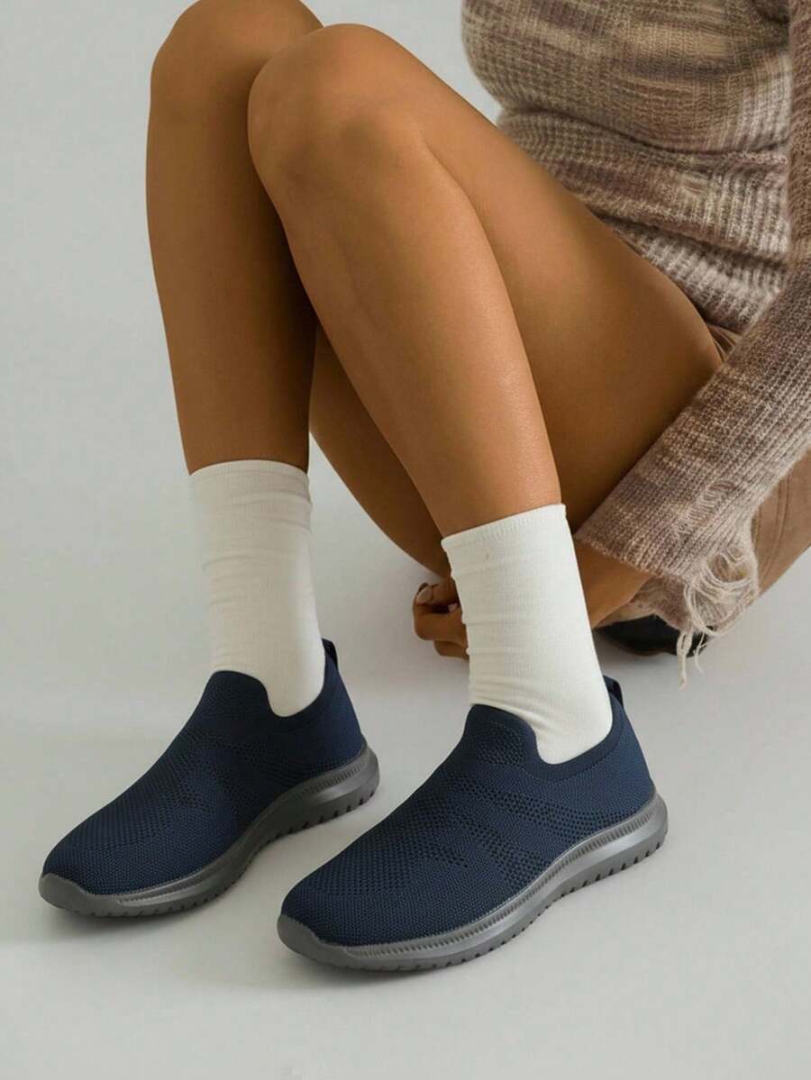 Tenis para hombre slip-on de tejido ligero, punta redonda, sin agujetas, suela gruesa, estilo minimalista casual para uso diario - Azul Marino - Ver 1