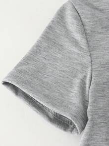 SHEIN Genkimix Kids 3 قطع طقم بدلة رياضية للبنات، خريف/شتاء - تشمل: هوديي سحاب، ملابس علوية كم قصير، وبنطلون رياضي. طباعة جرافيك عتيقة باللون الأزرق الكحلي، هوديي رمادي داكن، ملابس علوية رياضية وبنطلون متطابقان باللون الرمادي الداكن، ملابس علوية جرافيك رمادية. مريح، كاجوال، فضفاض، مناسب للارتداء اليومي والرياضة