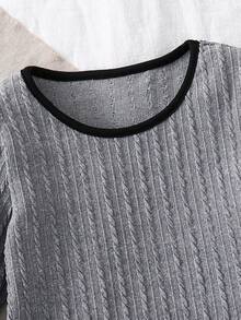 Conjunto de camiseta con volantes de manga acampanada y pantalones con ribete de contraste para niña