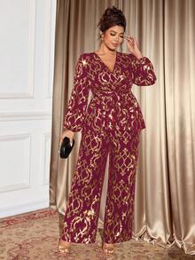 Cravure 大码女式复古优雅风格，金箔印花 V 领系带衬衫和松紧腰裤 2 件套（星期三美学） - 紅色 - 查看 8